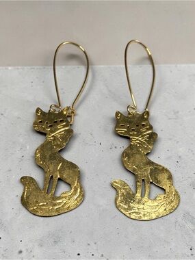 Vintage Flat Gold‑Tone Cut-out Cat Dangle Earrings